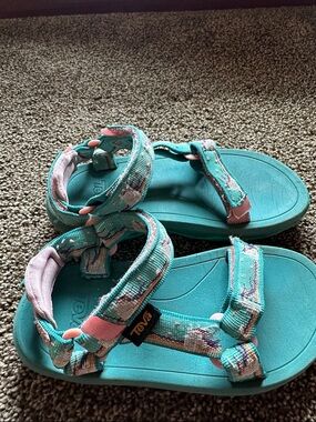 Teva Kids Teal and Pink Patterned Strap Sandals-12